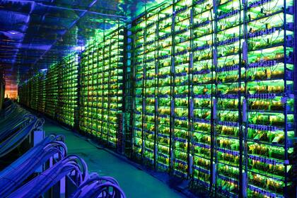 Kryptowährungen, Blockchain und Bitcoin im Überblick Bitcoin-Mining-Anlage in Russland.