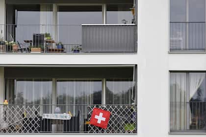 Trotz steigender Preise: Diese Punkte sollten Eigenheimbesitzer im Blick behalten Immobilienpreise in der Schweiz steigen, Hypotheken bleiben relativ günstig.