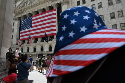 US-Privatanleger bis über beide Ohren in Aktien investiert Blick auf die Börse an der Wallstreet in New York.