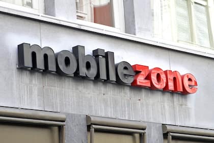 Börsen-Ticker: Dow Jones schliesst vierte Woche in Folge im Minus - Aktien von Super Micro stürzen ab - SMI erneut tiefrot - Aktie von Mobilezone steigt auf Drei-Jahres-Hoch Archivbild: Mobilezone in St.Gallen (2015).