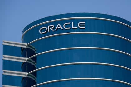 KI-Investitionen: US-Tech-Riesen pokern hoch Der Schriftzug von Oracle am Firmensitz in Redwood, Kalifornien. (Juni 2025)