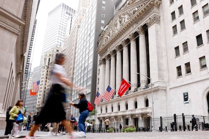 Börsen-Live-Ticker: Trumps Fed-Nominierung bringt Verluste mit sich - SMI beendet Woche im Plus - Swatch von Ausblick beflügelt - Lonza und Logitech nach Kurszielanpassungen tiefer New York Stock Exchange an der Wall Street in New York, USA.