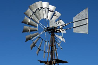 Aktienrückkäufe: Bricht ein wichtiger Kurstreiber teilweise weg? Windrad mit Windfahne in Südafrika.