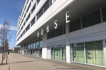 Aktienhändler: Ein lustloses Hin-und-Her-Geschiebe von Beständen Sitz der Schweizer Börse SIX an der Pfingstweidstrasse in Zürich.