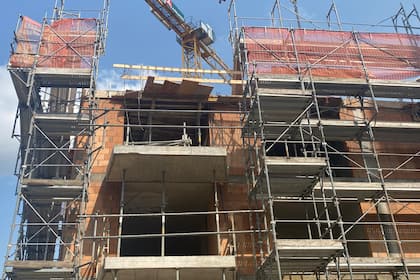 «Schweiz steuert mit Vollgas auf Wohnungsnot zu» Wohnungsneubau im Zentrum von Zürich.