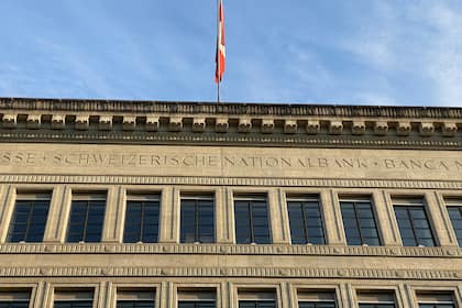 «Negativzinsen aufgeschoben, aber nicht aufgehoben»: Das sagen Experten zum SNB-Zinsentscheid Sitz der Schweizerischen Nationalbank in Zürich.