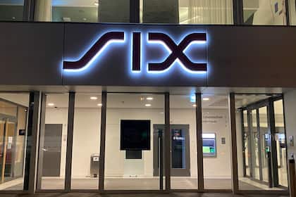 Börsen-Ticker: Schweizer Aktienmarkt vorbörslich tiefer - Zwölf neue Kursziele - Goldpreis steigt über 4'100 Dollar Sitz der Schweizer Börse SIX im Westen von Zürich.