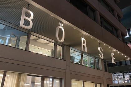 Live-Ticker Börse: SMI schliesst im Minus - Logitech unter Druck - Swiss Re und Sika geben nach - Pharma-Riesen gefragt Sitz der Schweizer Börse SIX im Westen von Zürich.