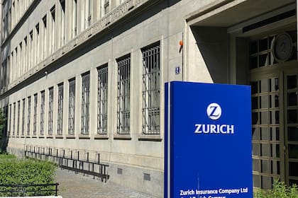 Live-Ticker Börse: Impulsloser SMI schliesst unverändert - Novartis und Nestlé stützen - Finanztitel und Versicherer belasten - Schweizer Franken bleibt im Fokus Am Sitz von Zurich Insurance in Zürich.