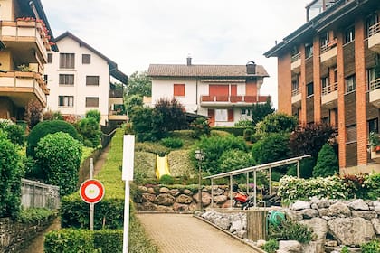 Hypothek amortisieren oder das Geld anlegen? Reform des Eigenmietwerts verändert den Entscheid Eine Wohnsiedlung in Wollerau (SZ).