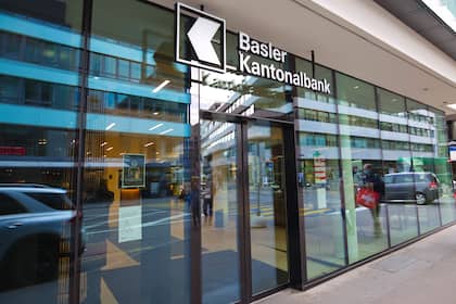 Heimliche Gewinner von Trumps Politik: Aktien der Schweizer Kantonalbanken markieren Höchststände Eine Filiale der Basler Kantonalbank.