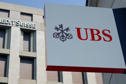 Die Problemzonen der CS in fünf Grafiken Filialen der UBS und der Credit Suisse in Genf.