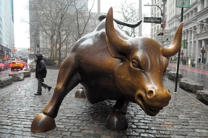 Wie viele Portfoliopositionen braucht man eigentlich, um diversifiziert zu sein? Der Wall Street Bull in New York (5. März 2025).