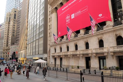 Börsen-Ticker: Aktien New York schliessen höher - Amazon und Apple stützen die Börsenlaune Die Wall Street in New York am 13. März 2025.