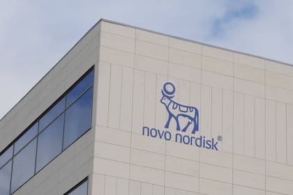 Hoffen und Bangen: Schafft Novo Nordisk den Turnaround noch? Beschriftung von Novo Nordisk an einem Bürogebäude in Kopenhagen, Dänemark (2025).