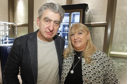 Übersicht: Das «Who is Who» der Schweizer Uhrenbranche Die Geschwister Nick und Nayla Hayek vereinen als CEO und Präsdientin der Swatch Group Marken wie Omega, Longines und Breguet unter sich.