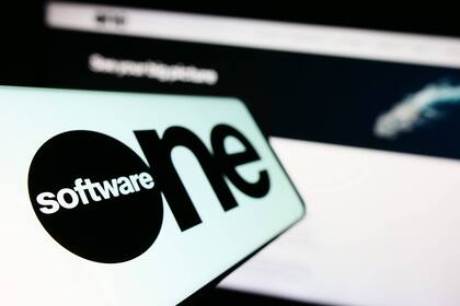 SoftwareOne: Kommt nun der Rückzug von der Börse? Logo des IT-Dienstleisters SoftwareOne auf einem Smartphone.