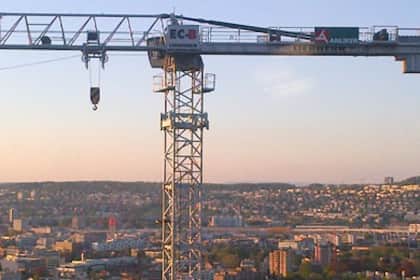 Schweizer Immobilienfonds bieten Anlegern wieder Möglichkeiten Baukran beim Stadtspital Triemli in Zürich, Blickrichtung Limmattal.