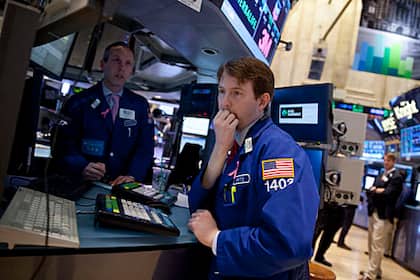 Leerverkäufer verlässt bei Aktien der Mut Traders work on the floor of the New York Stock Exchange (NYSE) in New York, U.S., on Tuesday, March 5, 2013.