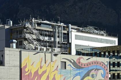 Diese Schweizer Firmen warten mit attraktiven Aktienrückkäufen auf Produktionsanlagen von Lonza in Visp, wo auch Corona-Imptstoffe hergestellt werden können.