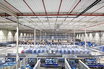 Warum die Aktien von DocMorris auf einem neuen Allzeittief stehen Logistikzentrum von DocMorris in den Niederlanden.