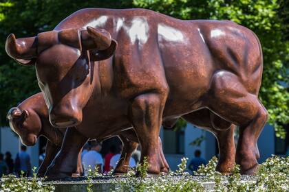 Kauf von Aktien in Schwächen zahlt sich aus Statue eines Bullen.