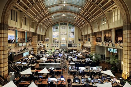 Gewinnen 2026 die Bären oder die Bullen das Rennen an Europas Aktienmärkten? Der Handelsraum der Börse in Amsterdam (2025).