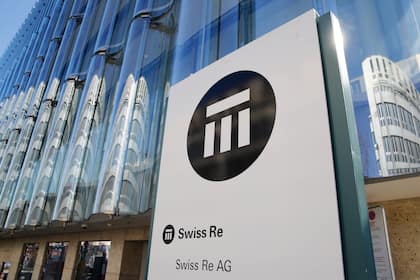 Börsen-Ticker: SMI schliesst dank Indexschwergewichten leicht höher - Novartis und Nestlé gefragt - Logitech, ABB und Swiss Re mit deutlichen Abgaben Hauptsitz der Swiss Re (Schweizerische Rückversicherungs-Gesellschaft) in Zürich.