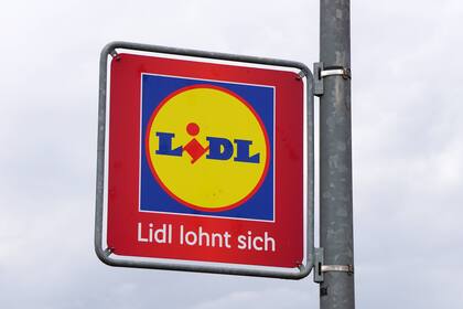 So will Lidl mehr Kunden in die Filialen locken Lidl-Werbeschild an einem Mast (2025).