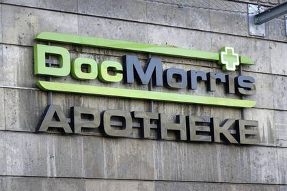 AMS, Meyer Burger und DocMorris: Leerverkäufer werden aus dem Sattel geworfen Firmenlogo von DocMorris in Berlin.