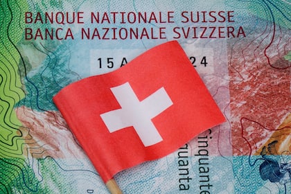 Aktien Schweiz: Noch kurzes Durchschnaufen vor dem Wochenende Schweizer Fähnchen auf einer 50-Franken-Banknote.