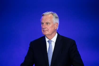 Frankreich bezahlt nun höhere Zinsen als Griechenland Michel Barnier bei einer Veranstaltung in Paris, 2021.