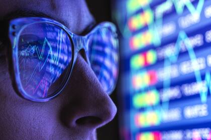 Leerverkäufer: Das gebrannte Kind scheut das Feuer Eine Analystin beobachtet die Börsenkurse.