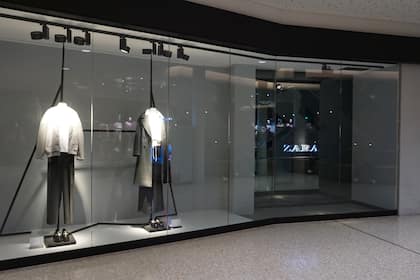 Ältestes Einkaufszentrum der Schweiz verwaist immer mehr Ein geschlosserer Laden in einem Einkaufszentrum (Symbolbild).