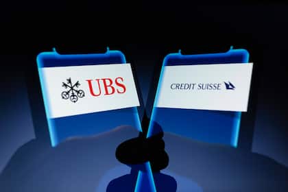 Ex Credit-Suisse-Stratege zieht bei europäischen Aktien die Reissleine Das Logo der UBS und Credit Suisse auf Smartphones.