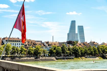Neue Kaufempfehlung für Roche - aber eben nicht nur Blick auf die Türme des Pharmakonzerns Roche in Basel.