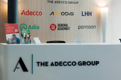 Was ist mit den Aktien von Adecco los? Die Schweizer Dividendenperle im Höhenrausch Der Empfang am Firmensitz von Adecco.