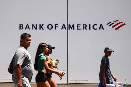 US-Bankaktien in technischer Korrektur: KBW-Bankenindex 10 Prozent unter August-Hoch Das Logo der US-Grossbank Bank of America auf einem Plakat.
