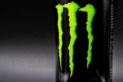 Aktie von US-Getränkehersteller auf Rekord-Rallye: Wie lange hält der «Energy Boost»? Das unverkennbare Logo von Monster Beverage auf einem Dose.