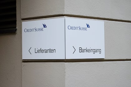 Wie die Credit Suisse Jagd auf Sparer macht Ein Schild an der Credit Suisse.