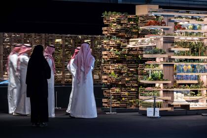 Saudi-Arabien: Baustopps bei Giga-Projekt Ausstellung mit Bildern und Modellen zum Projekt «The Line» (Riad, Saudi-Arabien, 2022).