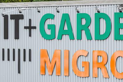 Schliessungen von Handelsketten: 54 Fussballfelder Ladenfläche stehen leer Ein Migros Do It + Garden in Pfungen, Schweiz (August 2024, Bildausschnitt ).