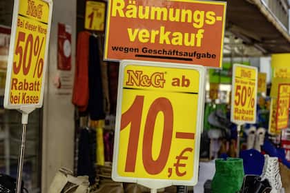 Aktienmärkte: Absicherungskosten so tief wie selten zuvor Junkbonds, auch genannt Ramschanleihen, kommen von Emittenten mit geringer Bonität. Im Bild: Trödelverkauf in Berlin.