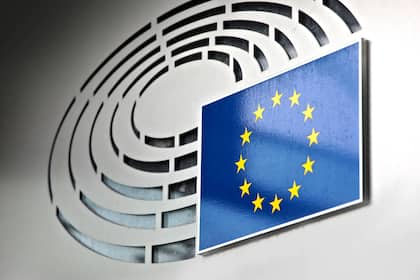 Aktien Europa Schluss: EuroStoxx im Minus - Halbleiterwerte unter Druck Europa-Flagge.