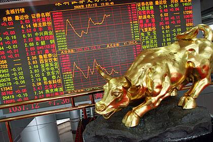 China-Aktien verzeichnen beste Woche seit 2008 Eine Bullen-Figur in der Börse von Shenzen, China.