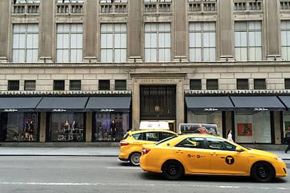 Saks prüft Insolvenz: US-Luxuskaufhaus kämpft mit Schulden und Liquidität Luxus-Warenhaus Saks an der New Yorker Fifth Avenue.