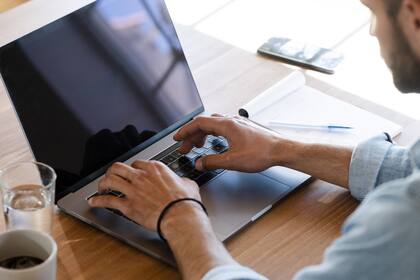 Jeder Dritte umgeht Homeoffice-Regeln mit Trick Home Office - in den Zeiten des Coronavirus die neue Normalität.