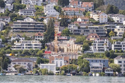 Immobilienpreise: Die Goldküste bekommt ernsthafte Konkurrenz von der «Pfnüselküste» Wohnimmobilien und Baustelle am Zürichsee.