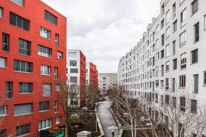 Festhypotheken oder Saron: Was Wohneigentümer nach dem SNB-Zinsentscheid beachten müssen Häuser in Opfikon ZH.