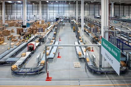 Aktie der Woche: Schweizer Logistikspezialist ist vielleicht schon zu hoch geflogen Lagerhaus von Kühne+Nagel in Mantova, Italien.